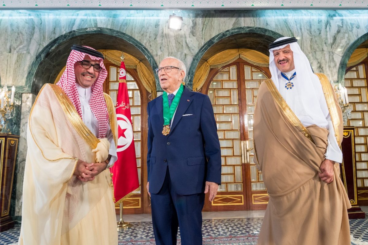 بحضور الأمير سلطان بن سلمان : المنتدى العربي للسياحة يمنح رئيس تونس قلادة السياحة العربية من الطبقة الممتازة